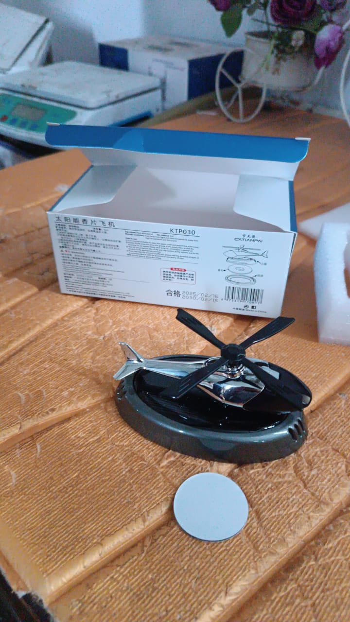 Car Dashboard Perfume Diffuser with Rotating Blades