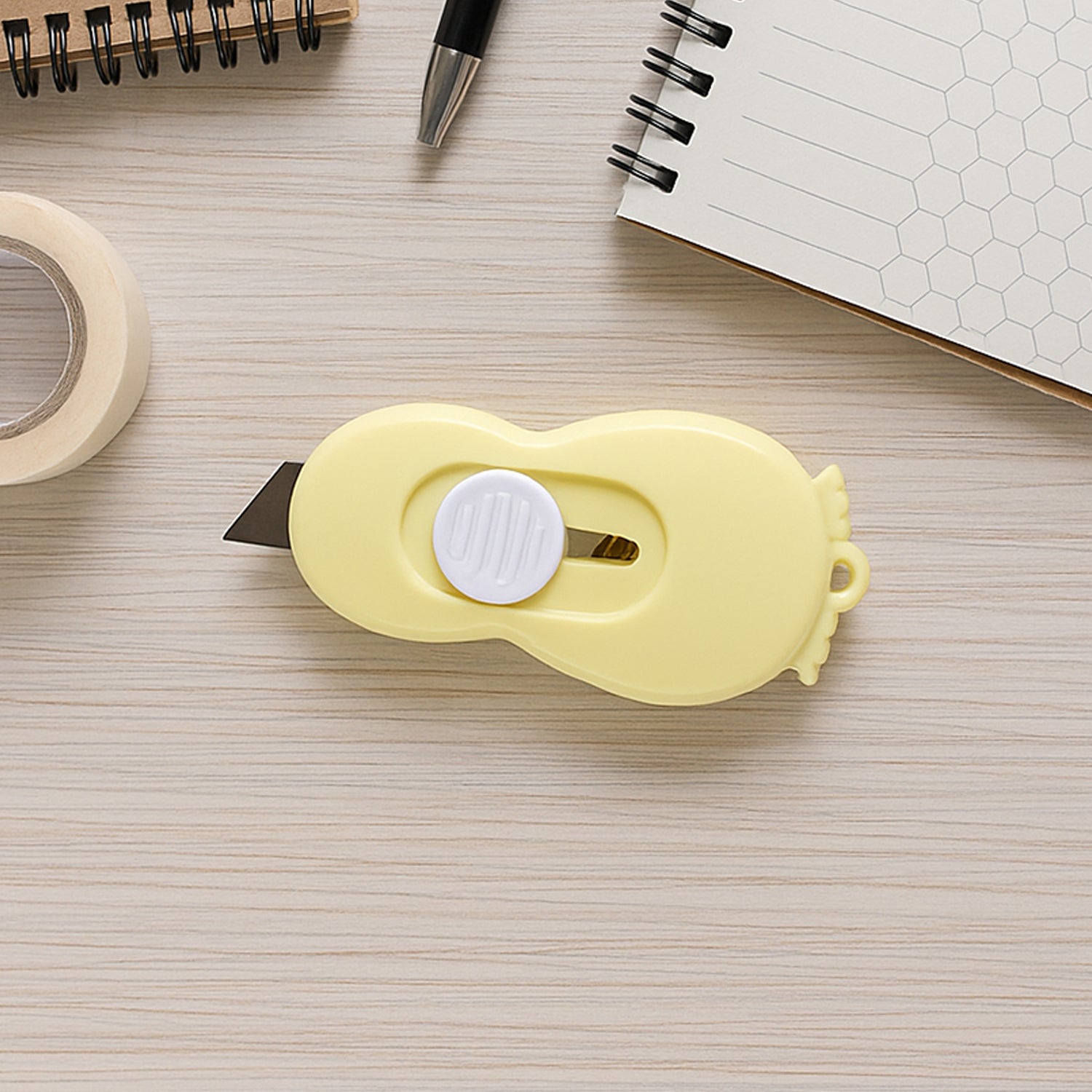 Cut Smart, Cut Safe – Your Handy Everyday Mini Cutter!